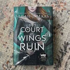 A Court of Wings & Ruin **Indigo exclusive edition